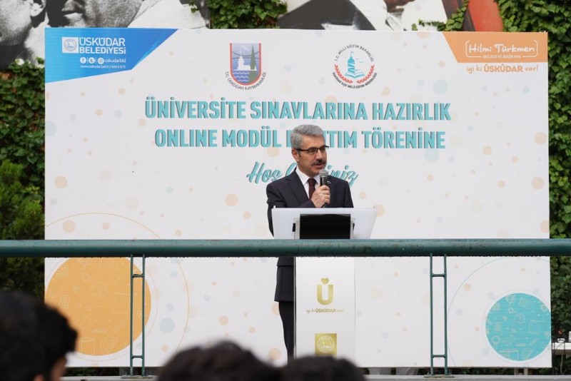 Kaymakamımız İstiklâl'den İstikbal'e Programı Kapsamında Hacı Sabancı Anadolu Lisesi'nde Bayrak Töreni'ne Katıldı