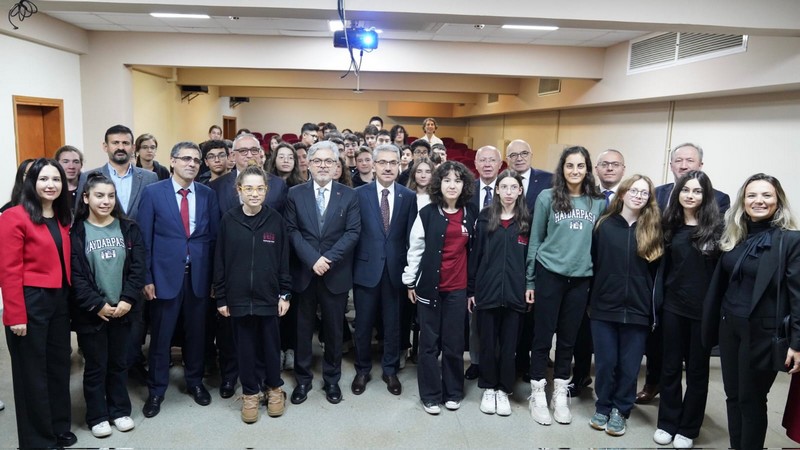 Milli Eğitim Bakan Yardımcımız Ömer Faruk Yelkenci ve Kaymakamımız, "Dersimiz Cumhuriyete Doğru" Filminin Gösterimine Katıldı