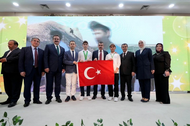 Üsküdar Validebağ Fen Lisesinden 2 öğrencimiz, II. Uluslararası Matematik Olimpiyat Yarışmasında Ülkemizi Temsil Ederek Bronz Madalya Kazanmıştır