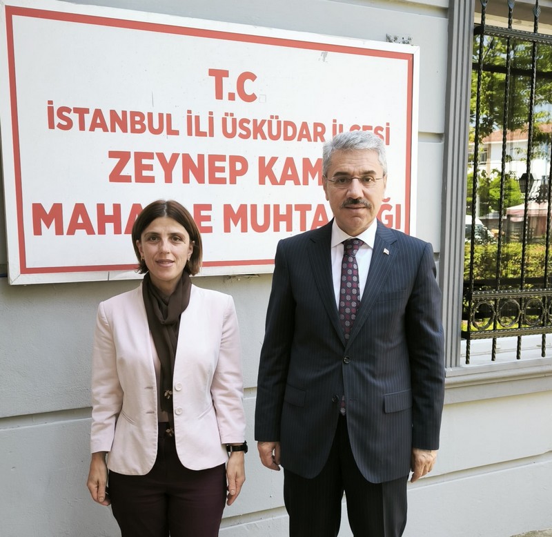 Kaymakamımız Adem Yazıcı, Zeynep Kamil Mahallesi Muhtarı Kıymet Şanlıer' i Ziyaret Ederek Mahallemizin Sorunları Hakkında Bilgi Alışverişinde Bulundu